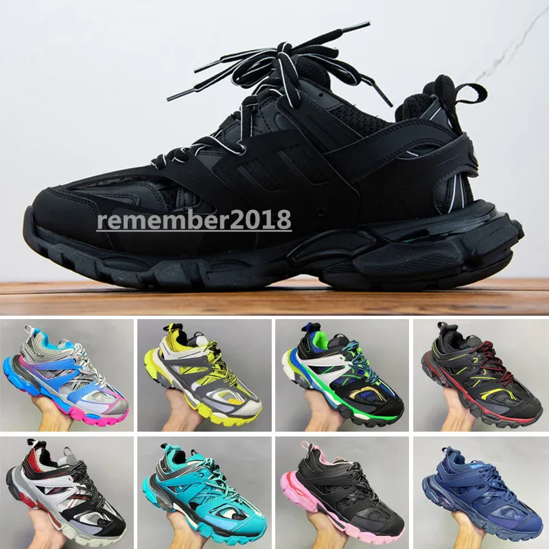 2023 Sneakers Mens Designer Paris B's Third Generation Dad Shoes Female Track3 0 Men's and Women's Leisure Sports with Led Light to Increase Show Thin R26