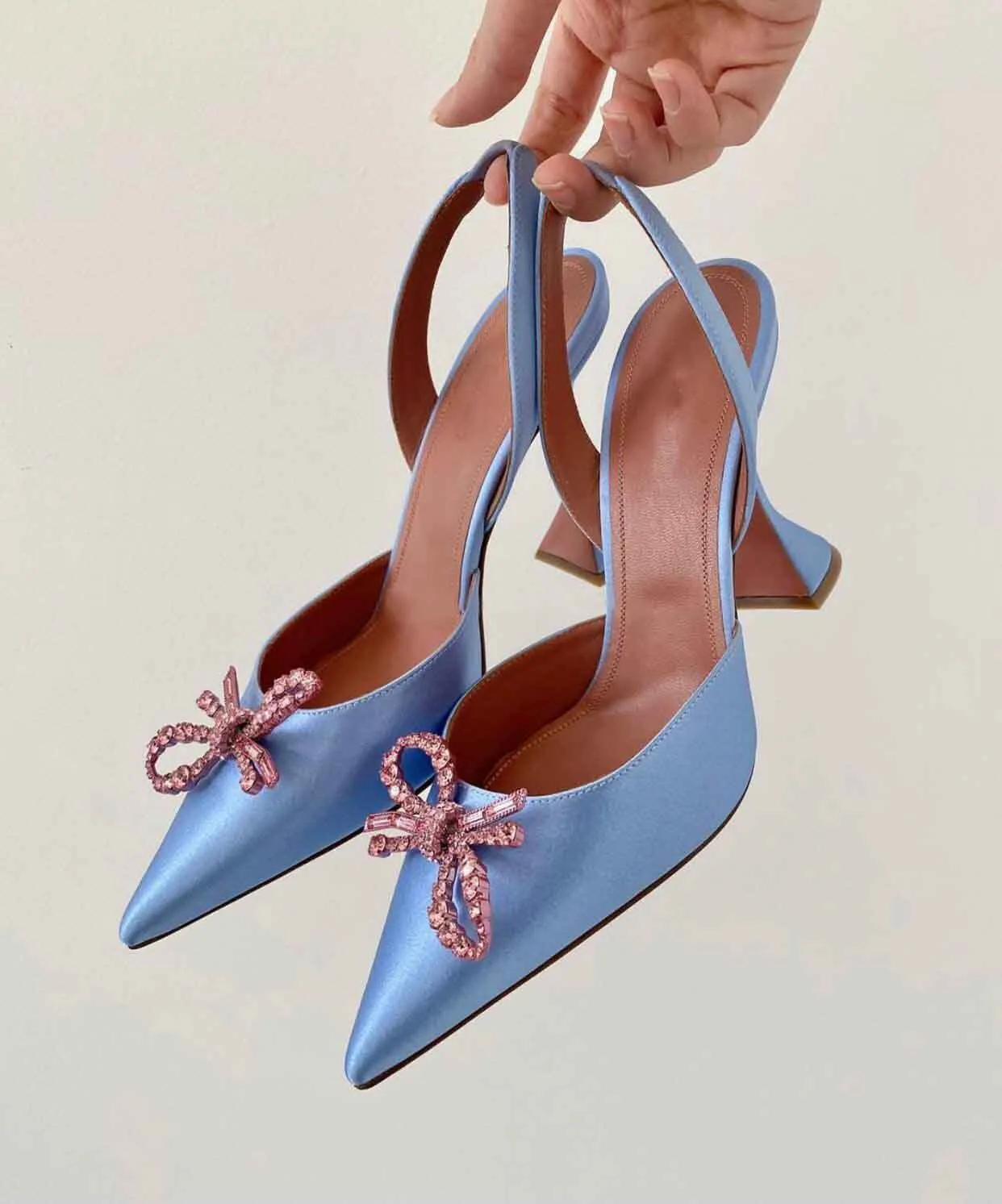 Femmes Amina Muaddi Sandales Designer talons hauts clair Rosie begum escarpins ornés de cristal Camelia Glass mules à talons en soie pour femmes chaussures de mariage de luxe