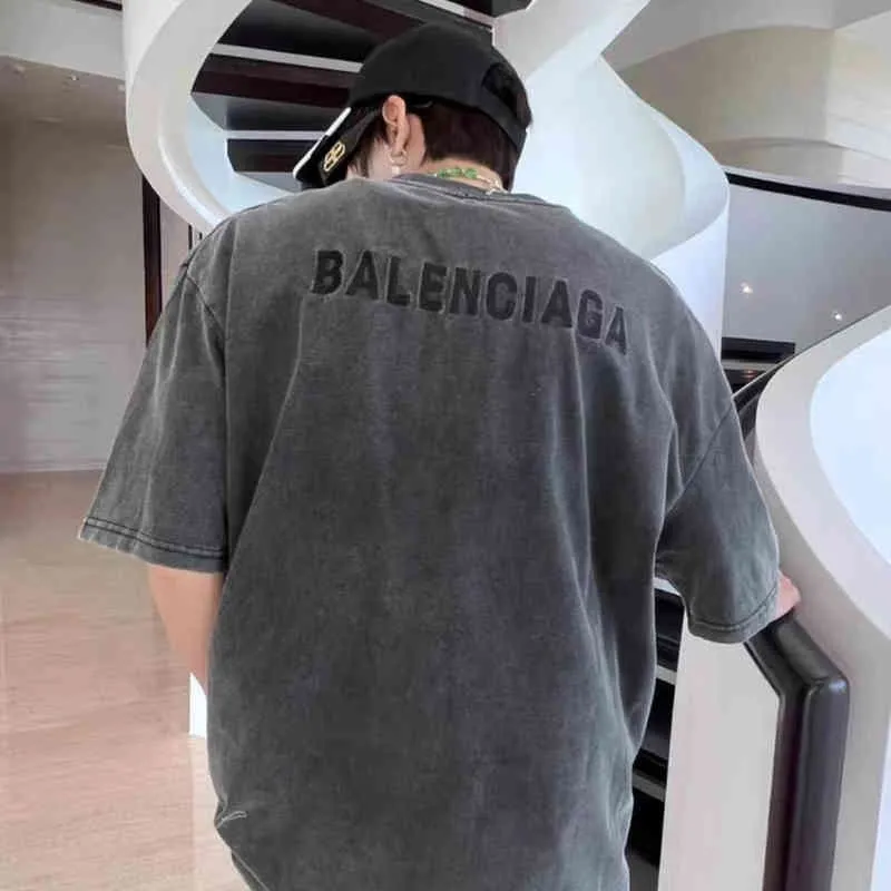 Мужские футболки Balencaigas 2022 ранняя весна Новые вымытые старые темно-серые мужские и женские темные вышитые буква с коротким рукавом футболка