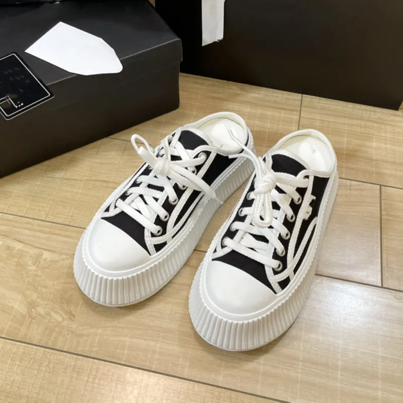 2022 New Canvas Sandals Fabric Slip-on 슬리퍼 고급 프레피 스타일 두꺼운 단독 수영장 베개 팬더 팬시 5cm 플랫폼 발 뒤꿈치 노새 크기 35-40