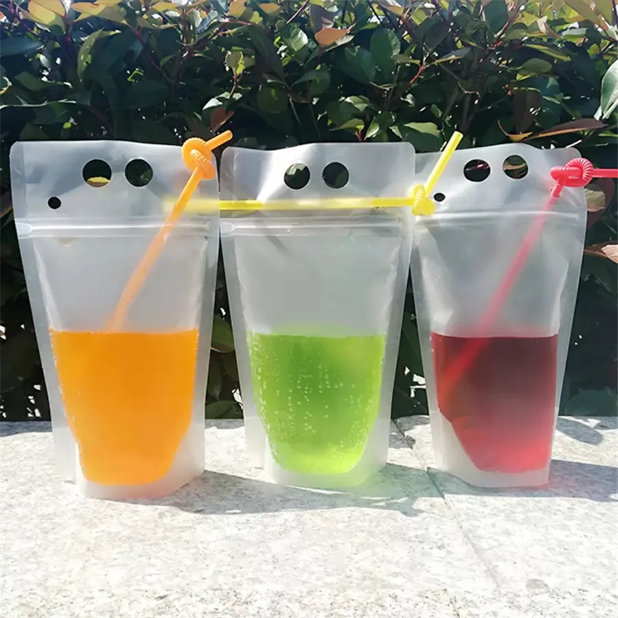Pochette de boisson en plastique Sacs bouteilles d'eau avec des pailles à glissière à glissière jetable vaisselle