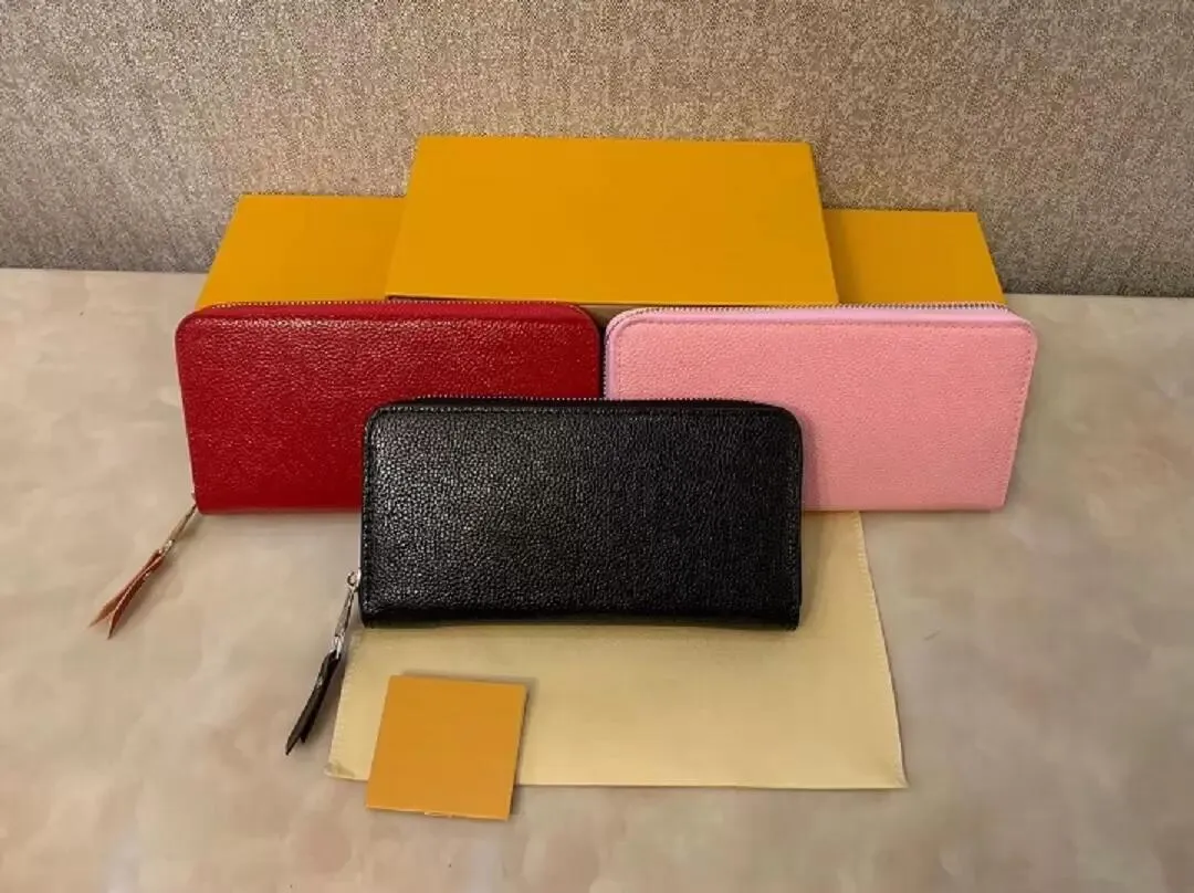 Diseñador de moda Cartera Flores en relieve Carteras Lujos Hombres Mujeres Bolsas de cuero Alta calidad Letras clásicas Monedero Monedero Caja original Titular de la tarjeta a cuadros