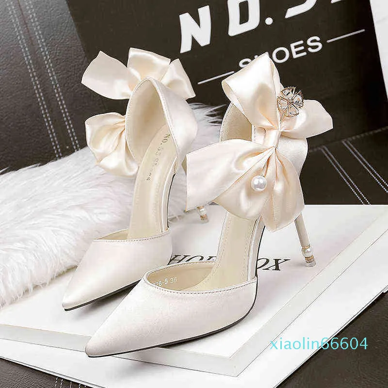 Modisch spitze High Heels aus Seidensatin mit Schleife, sexy Perlensandalen, dünner Absatz, flacher Mund, Hochzeitsschuhe