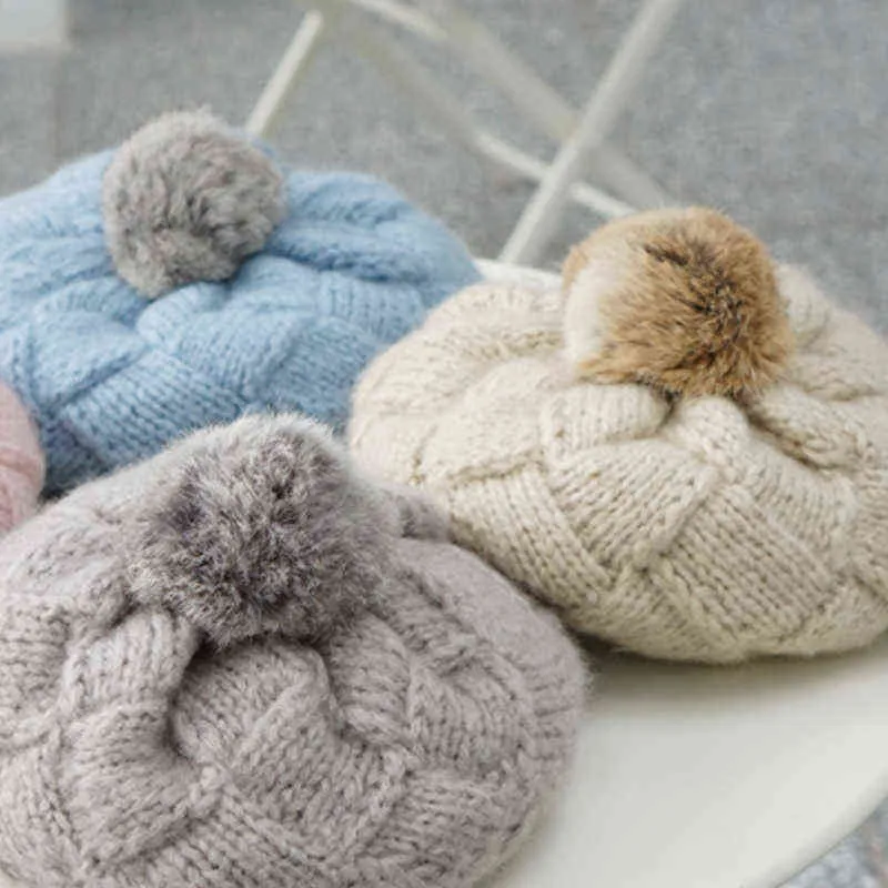 Nouveau femmes mignon tout-Match boule de fourrure de lapin béret tricoté laine chapeau femme automne et hiver épaissi chaleur peintre japonais Ha J220722