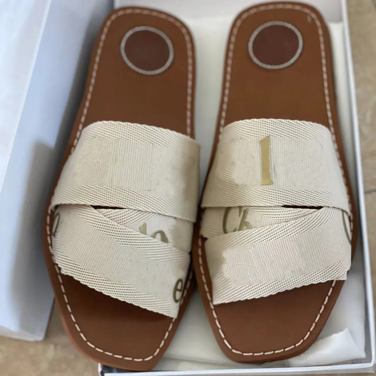 Sandaler tofflor kvinnor glider designer woody platt mule i duk vit svart grå grön mjuk rosa segel marinblå sommar sandal strandskor no290