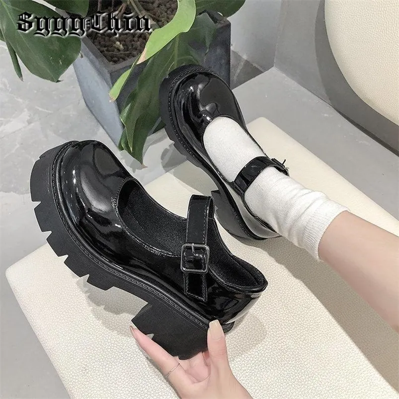 Kvinnor lolita pumpar Mary Jane High Heel Platform Chunky Heel Lady Sandals Round Toe Vintage Girl Classic Sweet Punk Female Shoes 220813