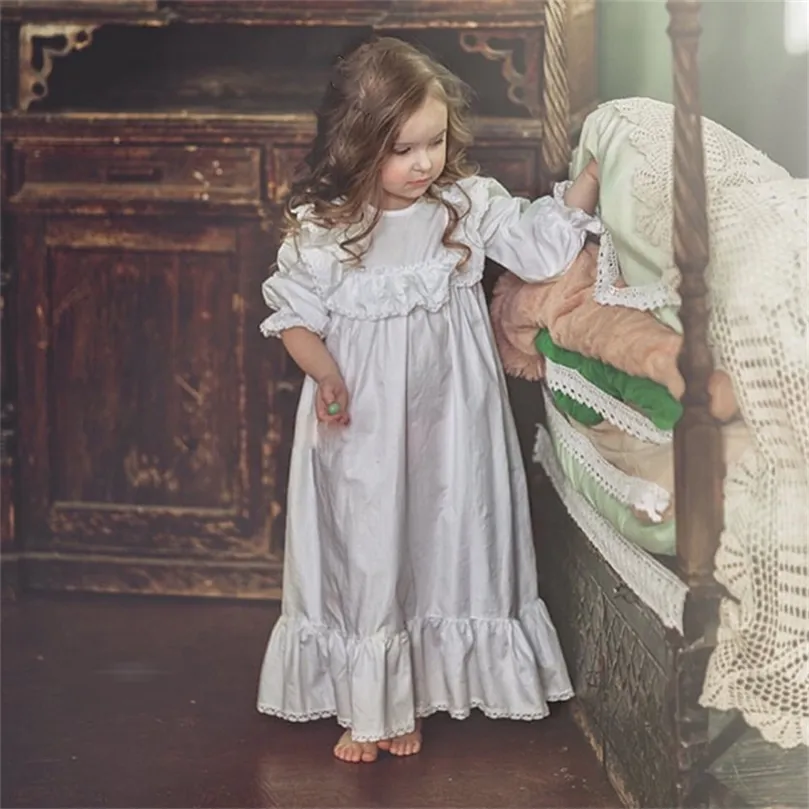 Söt barnflickans lolita klänning Princess Sleepshirts spets ruffle nattklänning. Victorian Toddler Kids Nightdress Sleep Loungewear 220426