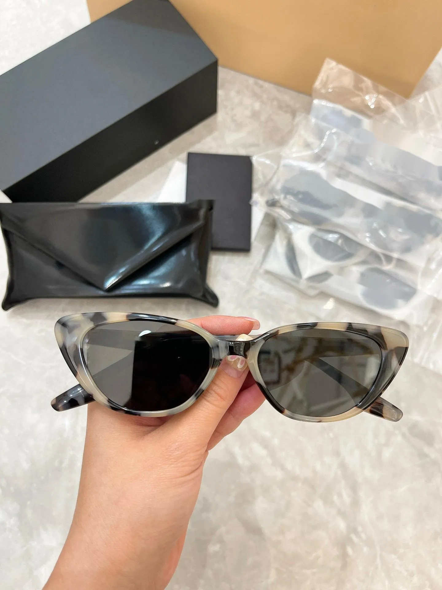 Cleoxyge Gepolariseerde zonnebril voor dames en heren, vintage, elegant metalen frame, UV400-bescherming, outdoor, voor vissen, rijden, reizen, modieuze zonnebril, Gepolariseerde zwarte lens