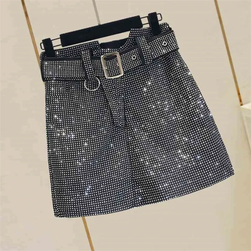 DEAT Automne Nouvelles femmes de haute qualité au-dessus du genou longueur courte mini jupe noire strass avec ceinture MG796 210331