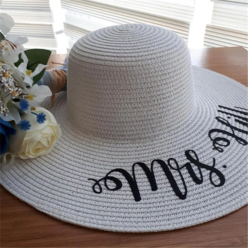 Chapeaux à large bord Chapeau de plage souple personnalisé Nom personnalisé Cadeau d'anniversaire Mariée pour être Mme Lune de miel avec Ribbo GiftsWide