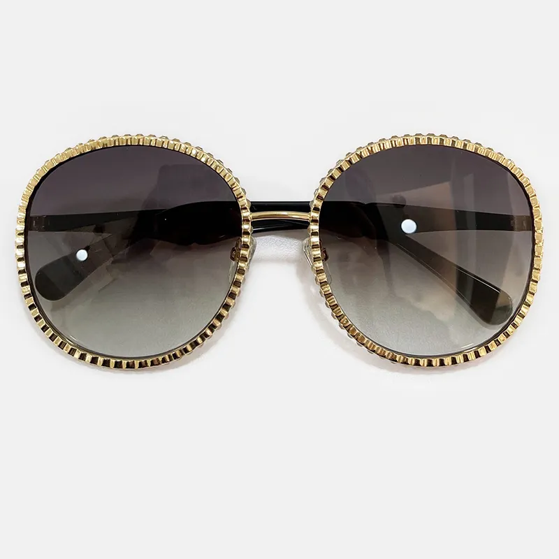 2022 Nuovi occhiali da sole rotondi con montatura a pignone in lega d'oro Occhiali da sole stile retrò femminile Protezione UV400 Moda in estate