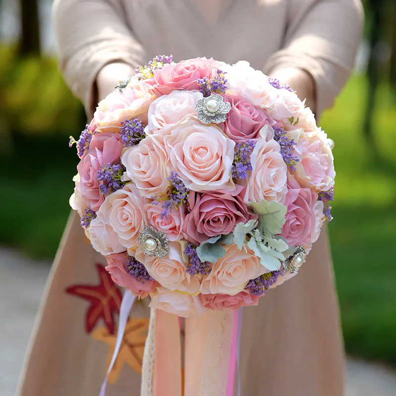 Bouquets de mariage de fleurs artificielles luxueuses pour les mariées broche de demoiselle d'honneur Quinceanera coing doux 15 16 bouquet avec roses en soie cristal ruban de lavande dentelle