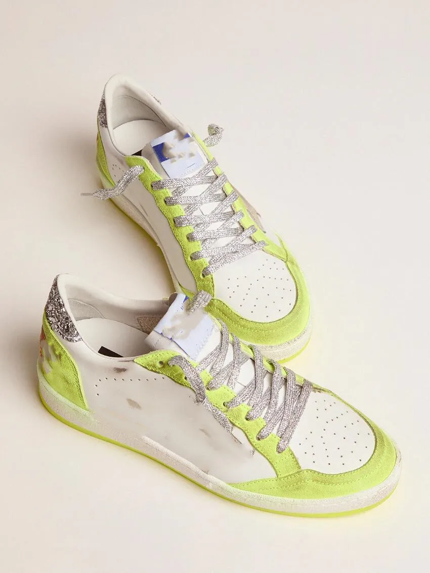 Sapatos sujos pequenos de cano baixo designer de luxo vintage italiano feito à mão White Ball Star com inserções amarelas fluorescentes e glitter-33