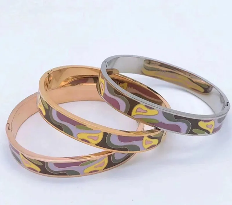 Högkvalitativ designer Färgglada bokstavs snap Bangle Ladies Emamel smycken Rose Gold Silver Open Armband Love Color Armband med original Velvet Bag