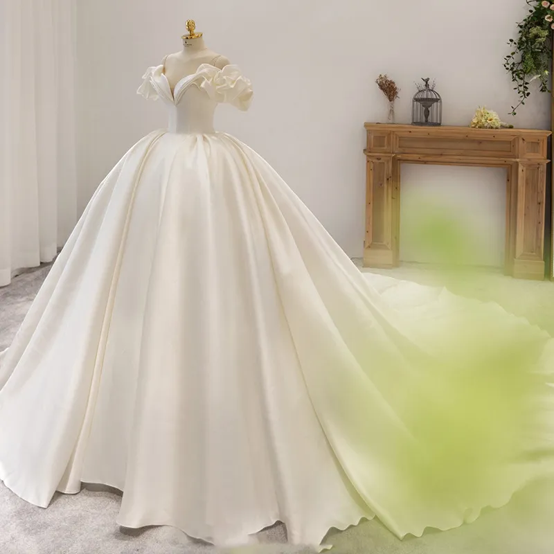 2023 Abito da ballo turco in raso bianco Abiti da sposa Dubai Arabo Abiti da sposa lunghi con spalle scoperte Abito da sposa in cristallo con perline Medio Oriente Nuovo