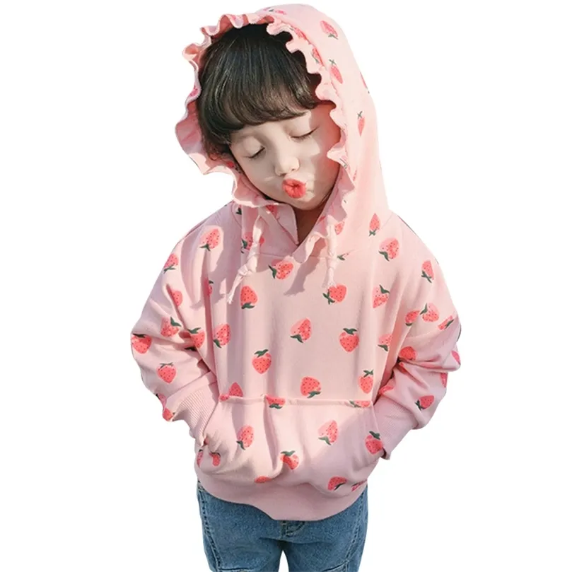 Spring Autumn Baby Girls Clothing Strawberry Hooded Sweatshirt Cartoon Kids Casual Sportswear Spädbarnskläder 210412