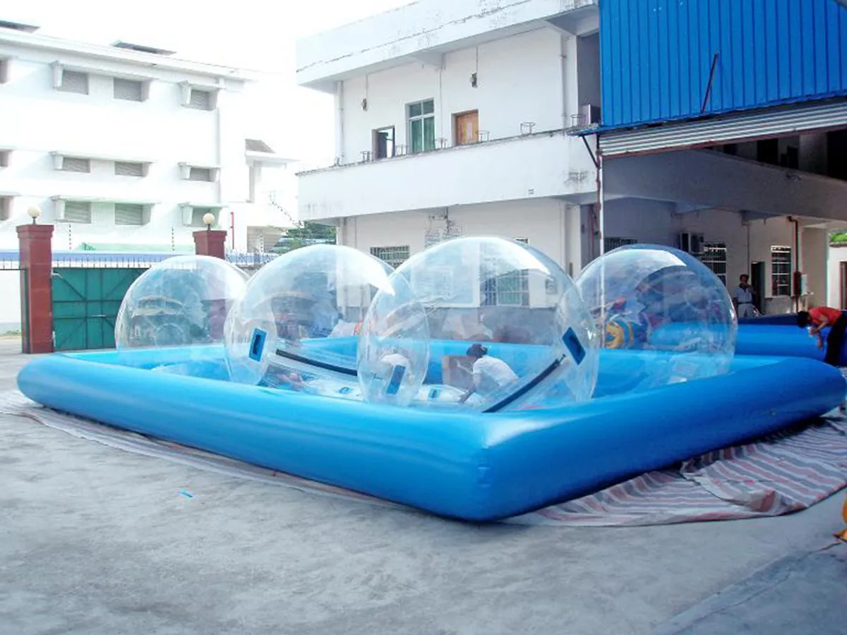 Stor uppblåsbar vattenpool för barn och vuxna kommersiella gummibåtar pooler 6x8m med 4 vandringsvattenbollar 2m