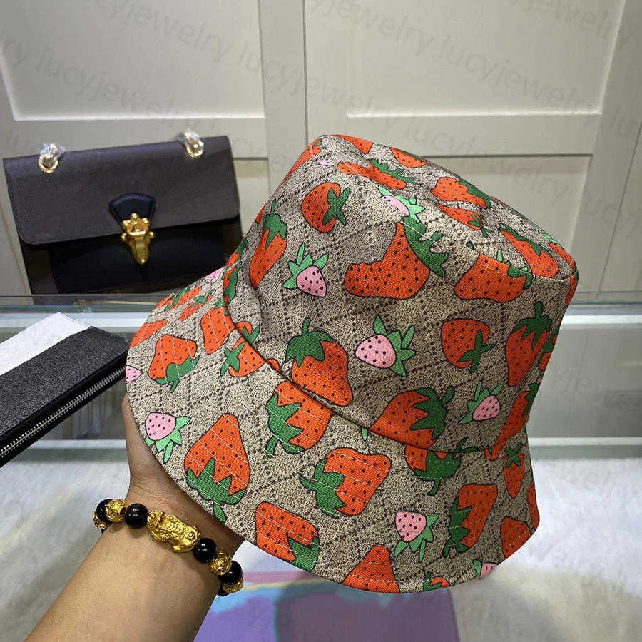 Mode baseballkepsar Strawberry Bucket Hat Designer Klassiska hattar Bokstavstryck Pläddesign för Man Kvinna 2 Stil Toppkvalitet 5656