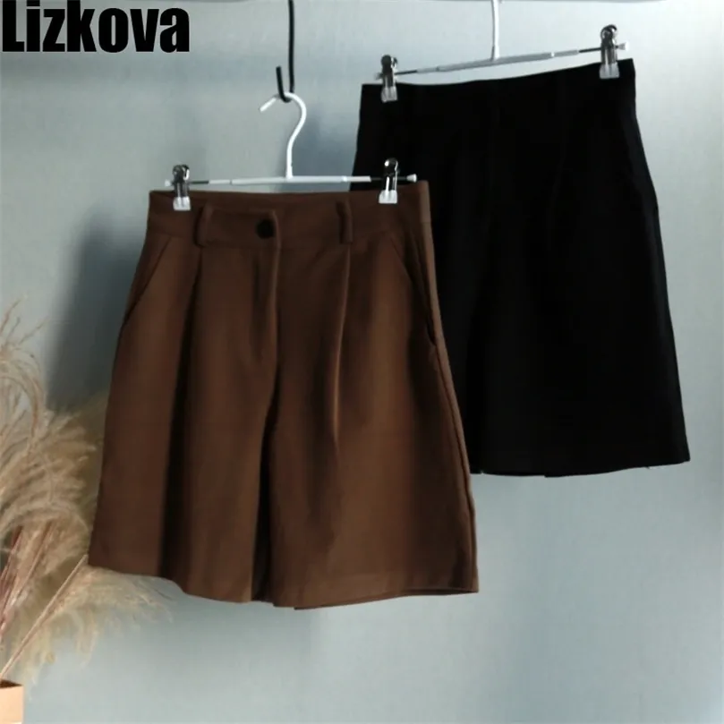 Lizkova Winter Black Woolen Shorts Women Wide Leg Casual High Waist Short Cargo Shorts 210306