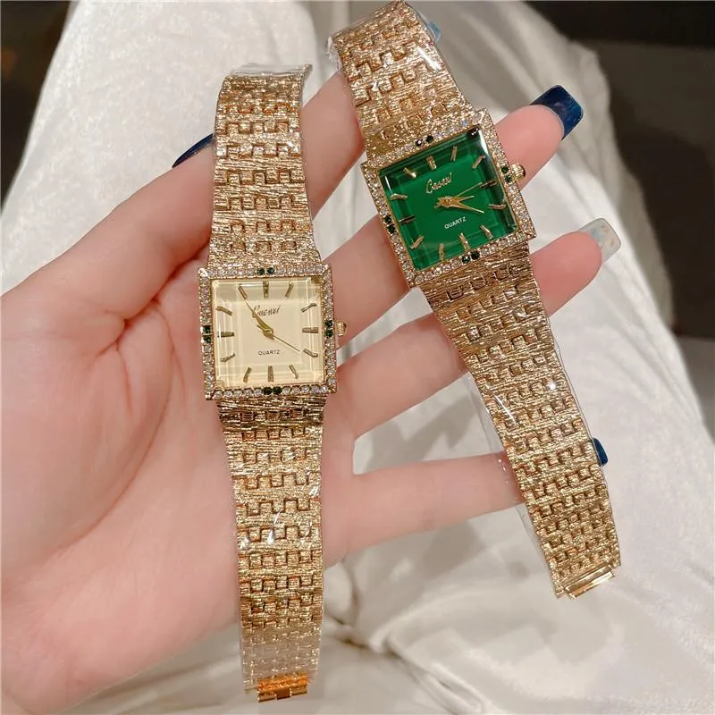Начатые часы женщины смотрят знаменитые бренды роскошных брендов Crystal Diamond Square Watches for Woman The Ristech Green Montre Femme A247Wristwatches