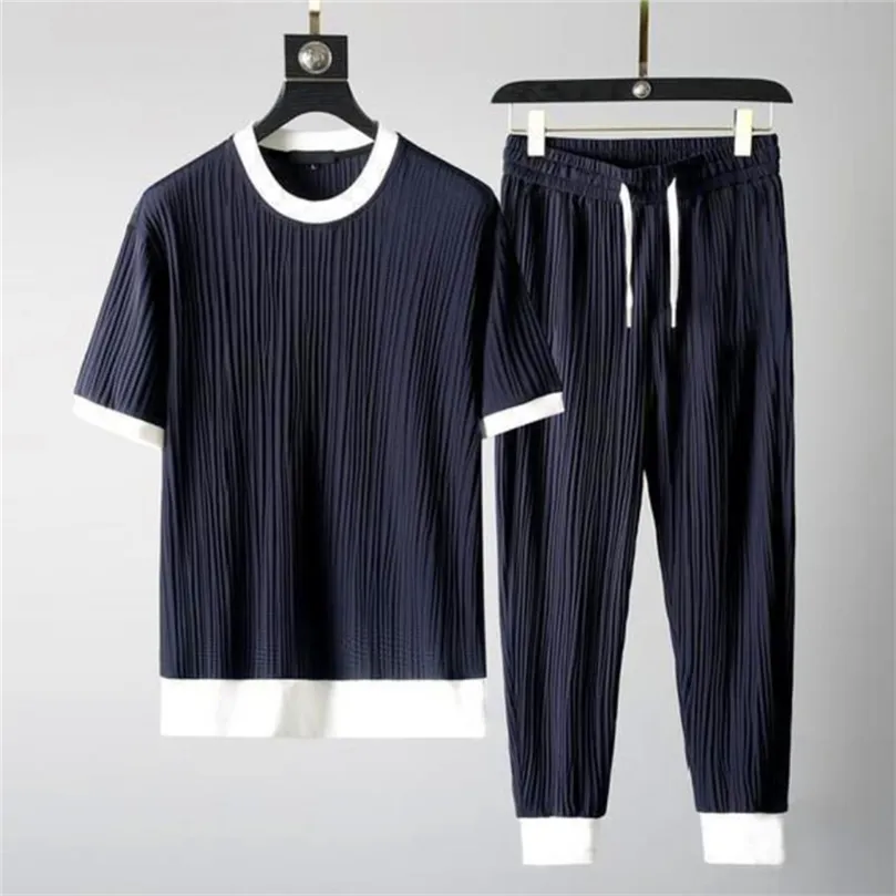 Plus Size Men's Clothing Two Piece Set Tracksuit Korean Fashion Kort ärm Tshirts Solid O Neck Pullovers Sportkläder 220524