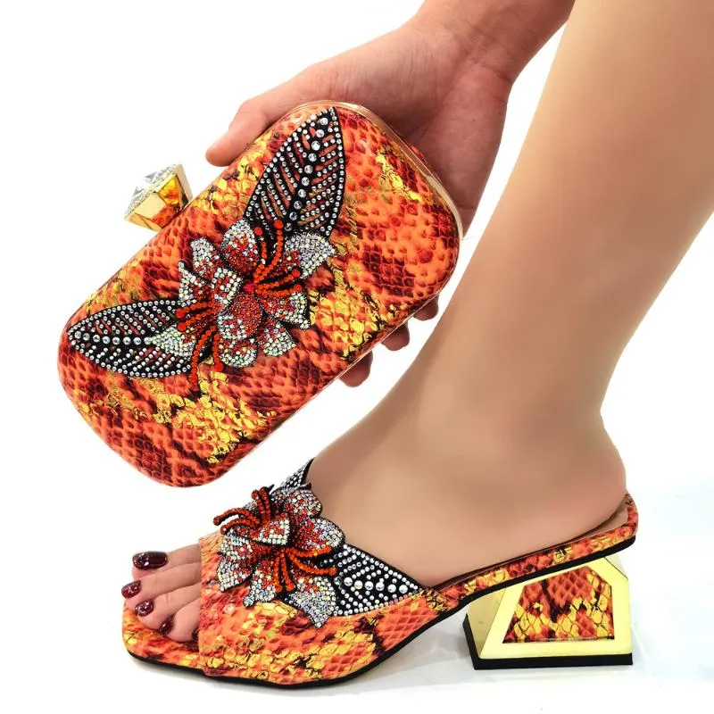 Zapatos de vestir chan 2022 diseño italiano striper serpiente patrón de rhinestone flor verano para mujeres sandalias y bolsa fiesta