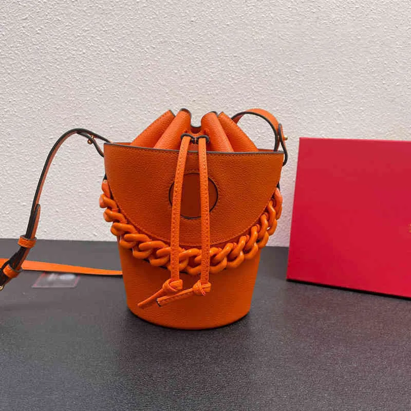 Axelväska nya Lamedus -serie läderfatformade totes designer väskor crossbody väska kvinnor designer handväskor kedje hinkväskor plånböcker