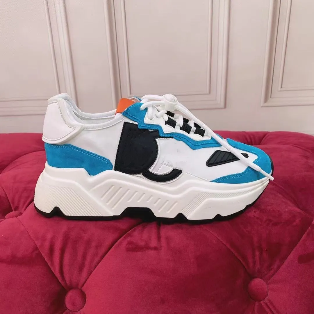 2022 Designerskor män lyxiga designers sneaker kvinnor plattform läder casual sko låg topp snörning sneakers med tydliga ensamma nya tränare mkps0002