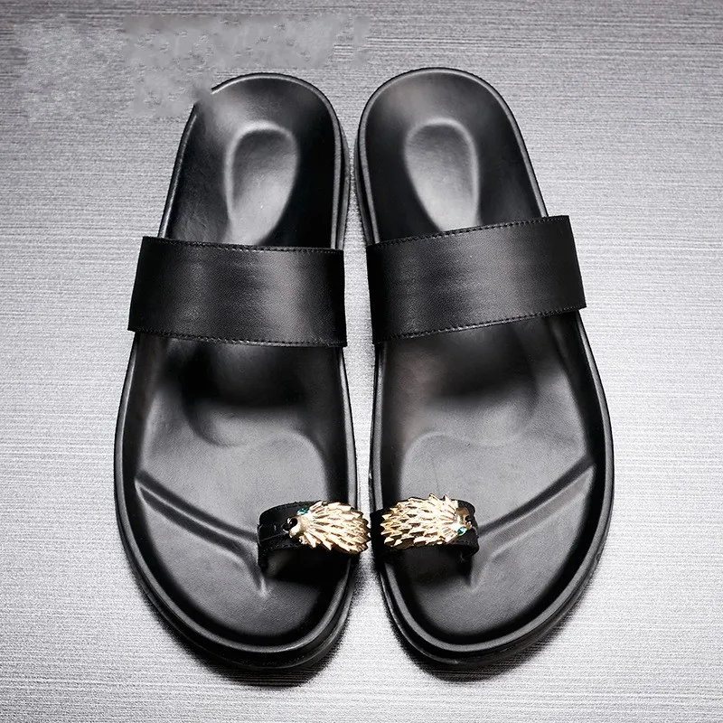 Mode-Stil Hausschuhe Männer Sommer Flip-Flops Schwarz Weiches Leder Sommer Strand Sandalen Herren Rutschen Atmungsaktiv