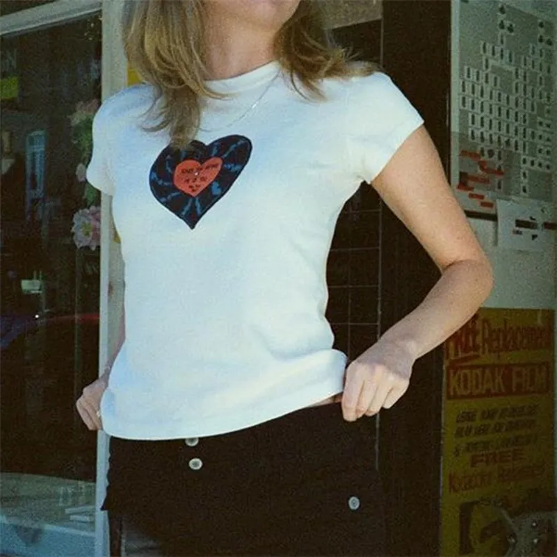 シックなハートグラフィックティーシャツの女性夏のラウンドネック半袖コットンソフトTシャツトップスヴィンテージストリートウェアT 220321