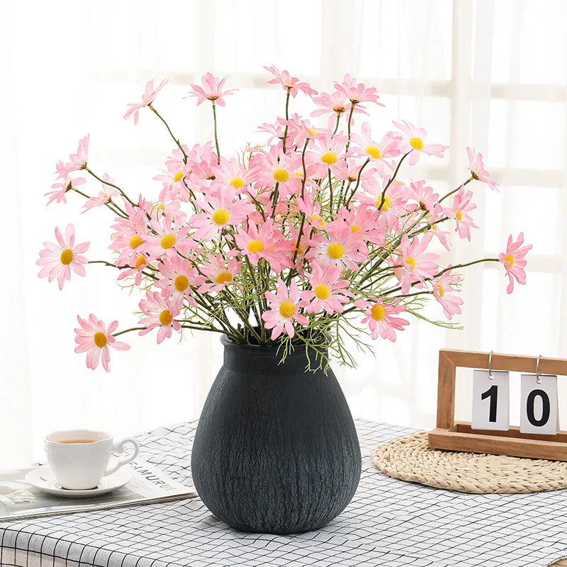 Fiori artificiali ramo lungo 5 teste bouquet di margherite bianche per la decorazione domestica del giardino di nozze Fiore finto di seta da sposa fai da te