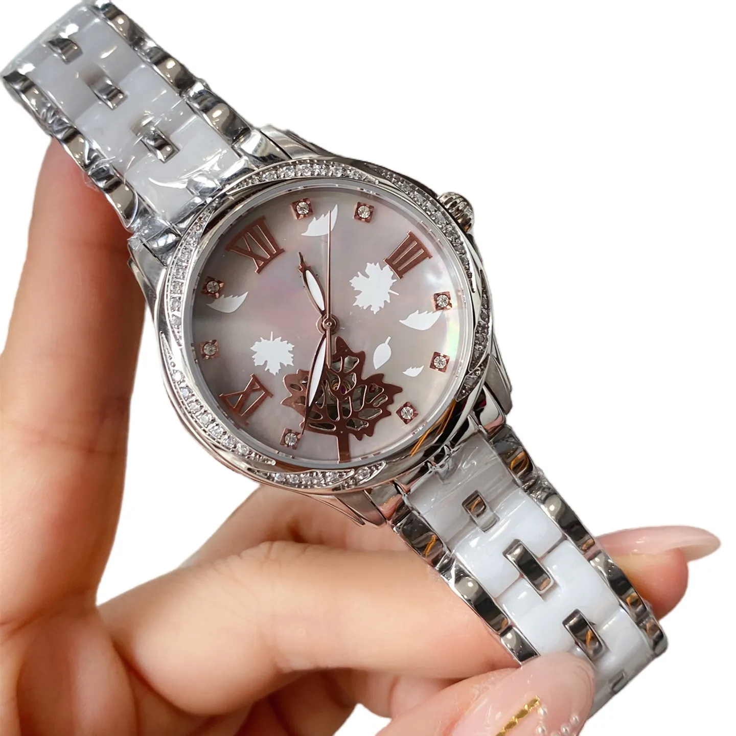 Fashion Mechanical Women's Watch 35mm 82S0 R￶relse Mor of Pearl Dial Sapphire Glass Mirror Deep Water Resistance 316 Rostfritt st￥l Keramiskt band lyxklockor