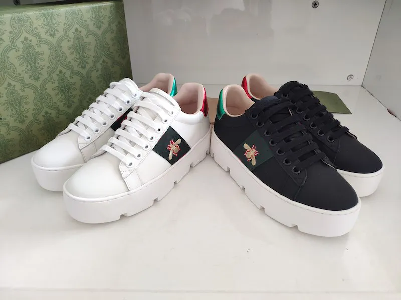 2022 Fashion Leather Platform Sneaker Women Casual Shoes Genuine Embroidery Classic Trainers Bee Embroidered Sneakers 2 Colors Runner Trainer 322 NO332