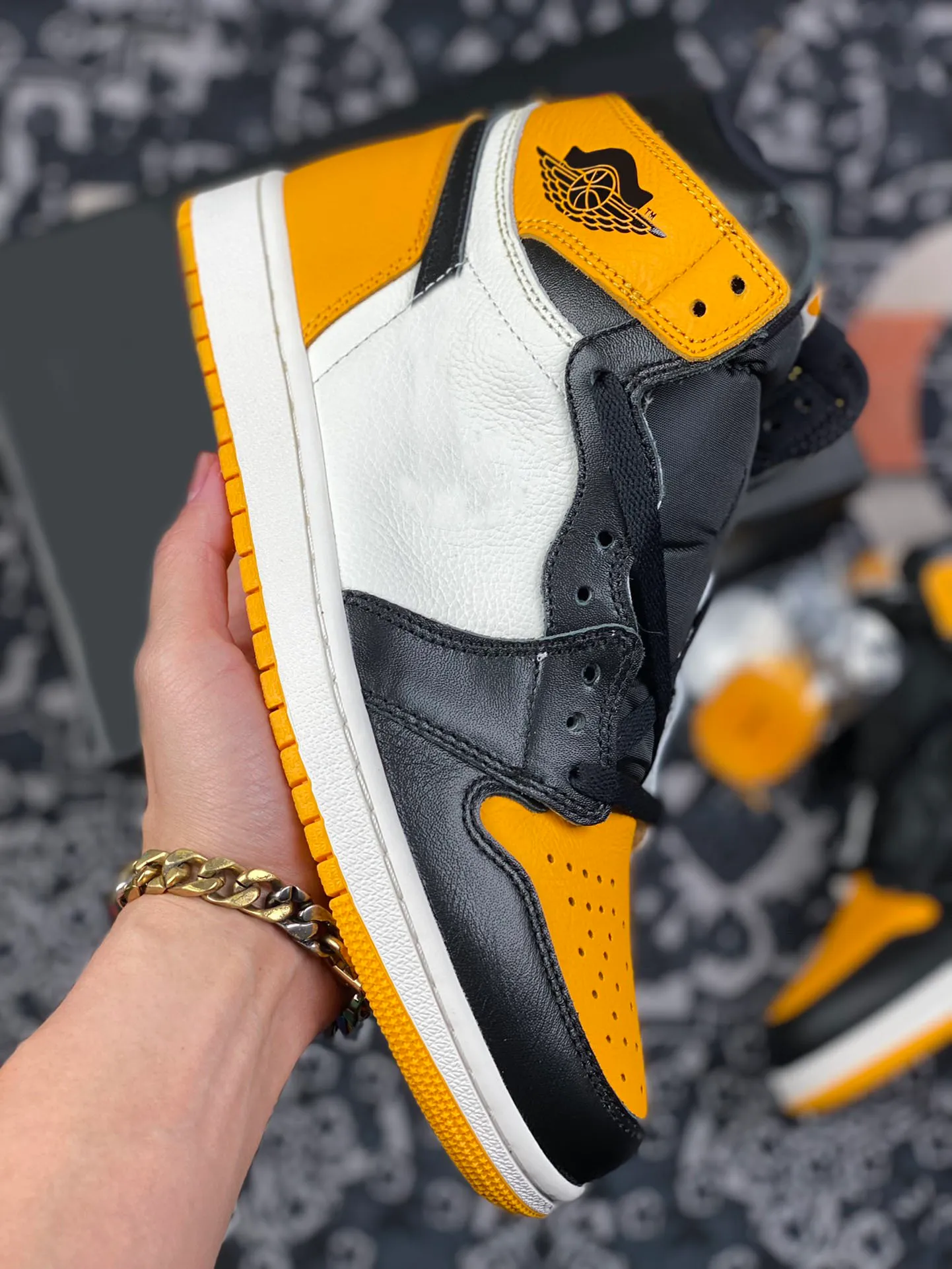 Air Authentic 1 High OG Yellow Toe Basketball Shoes Taxi Black Sail Athletic 1S Light Curry Volt 85 Georgetown Men Women Sports