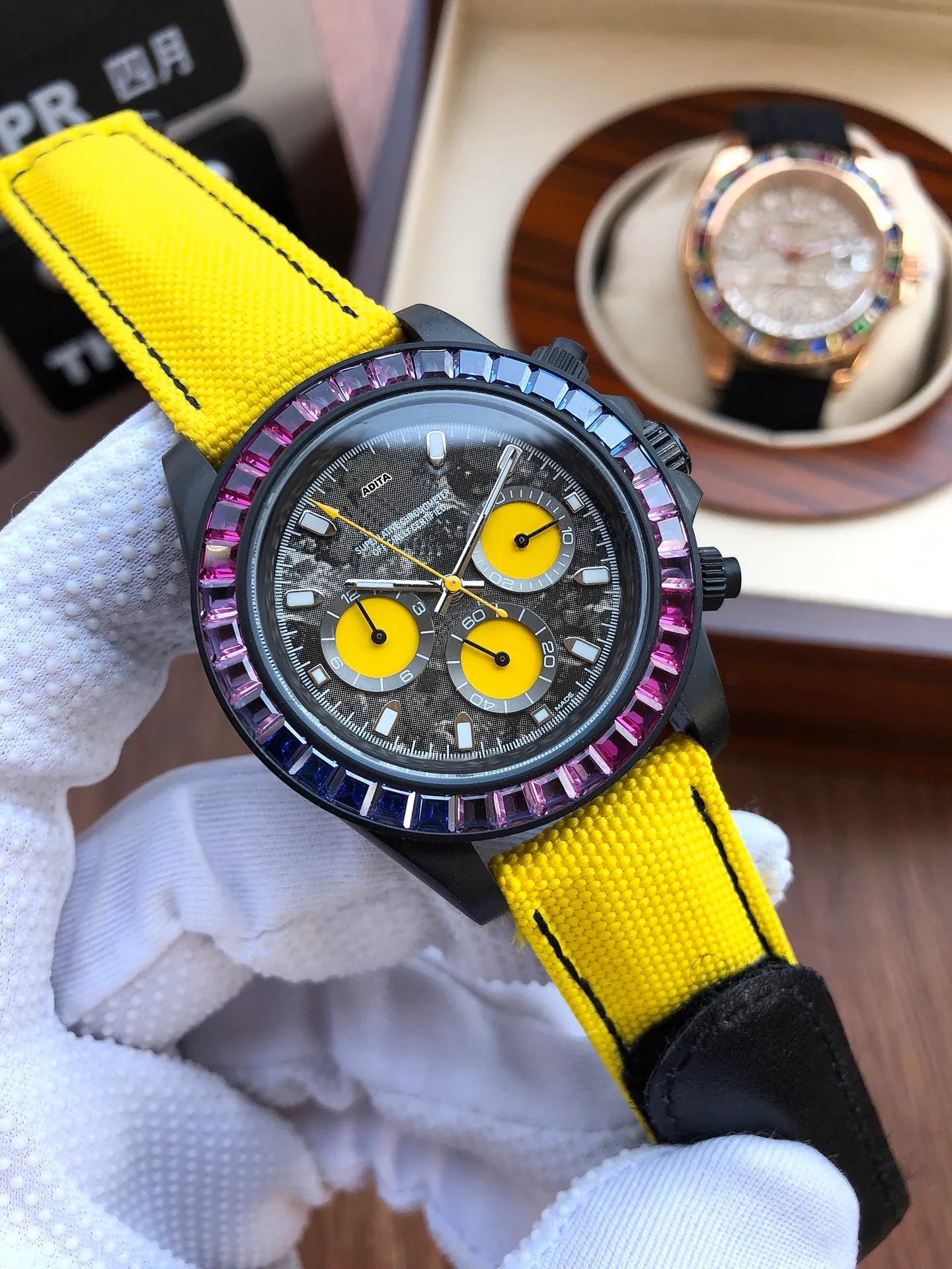Men s and Women s Precision Cowhide Quartz Watch with Durable Sliding Clasp