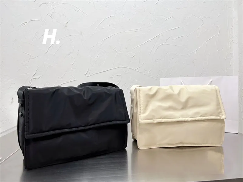 2022 حقيبة مصممة جديدة للنايلون مع نسيج مقاوم للماء Saffiano Leather Counder Counter Cours