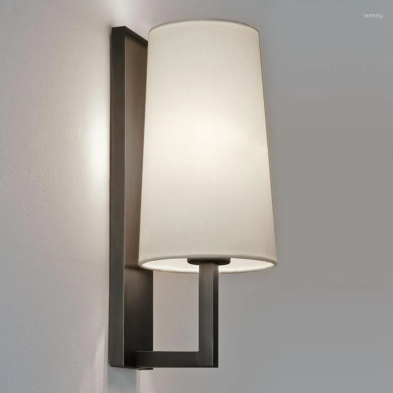 벽 램프 현대식 E27 LED 실내 아메리칸 스타일의 직물 전등 침대 옆 조명 거실 침실 장식 조명 조정 벽