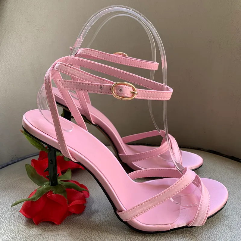 Satinleather 2024 Sheepskin Lady Lady Ladies Ladies Sandals High Heel Sandals Scarpe intagliato intagliato in punta di piedi Europa e America The Patwalk Wedding Party 676 5