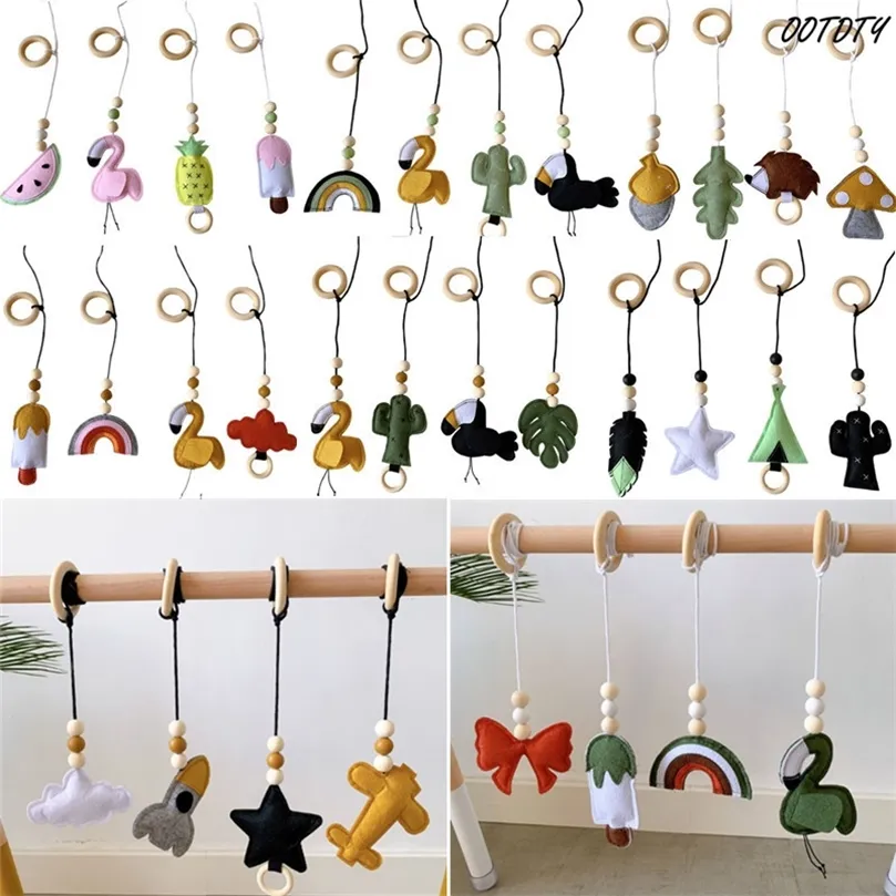 4Pcs3Pcs Solid Wood Fitness Rack Pendants born Baby Gym Toy Hanging Ornaments Baby Rattle Toys for Children Kids Room Decor 220531