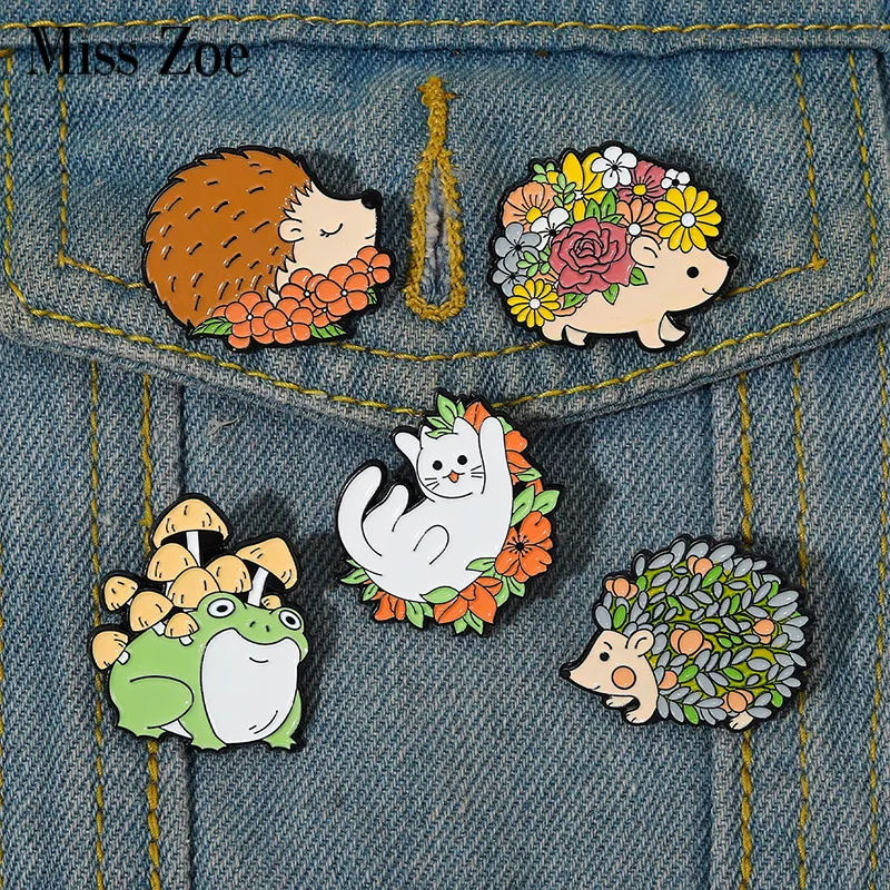 Animaux floraux émail broches personnalisé hérisson chat grenouille champignon broches revers Badges mignon Kawaii bijoux cadeau pour enfants amis