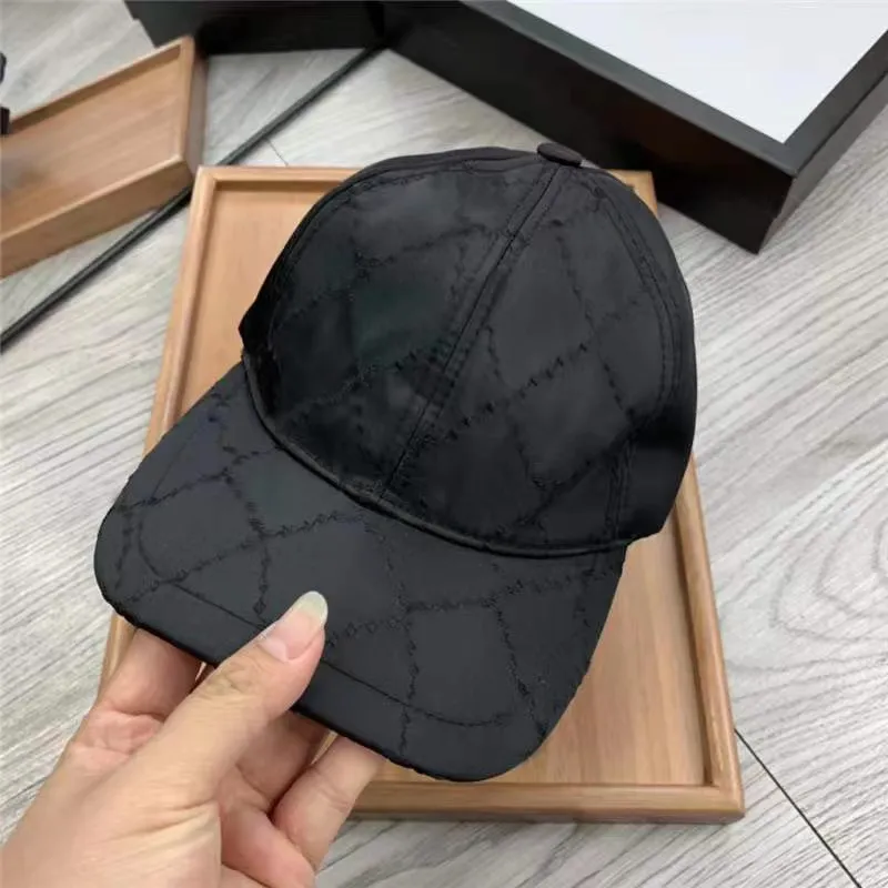 دلو التطريز للرجال WIHTE و Black Fashion Designer Sun Hats Caps