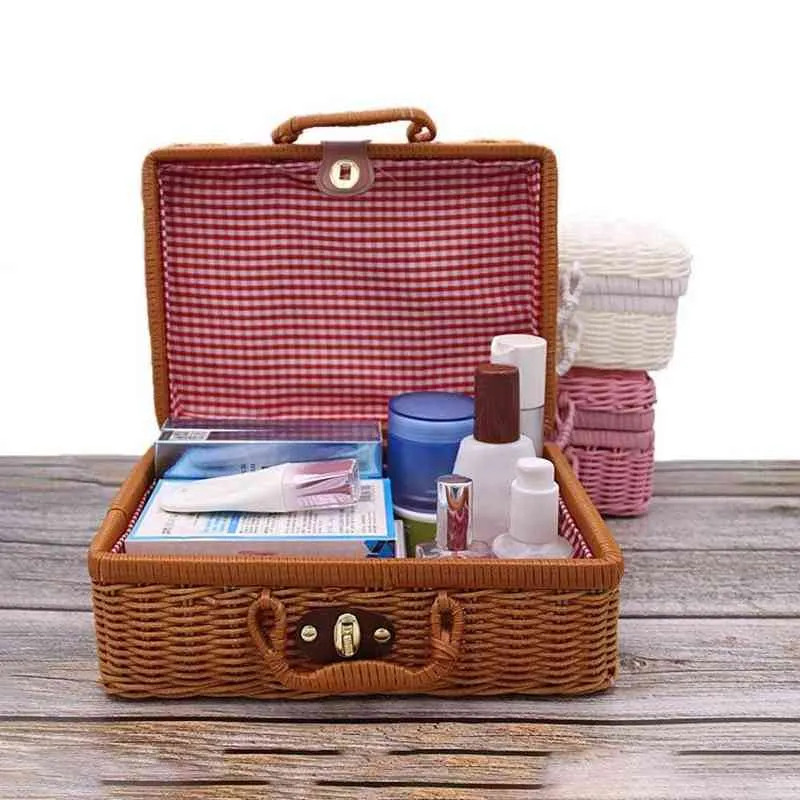 Handmade Rattan Woven Storage Case Makeup Travel Picnic Luggage Basket Holder Suitcase Sundries Organizer Box Vintage Portable Y220524