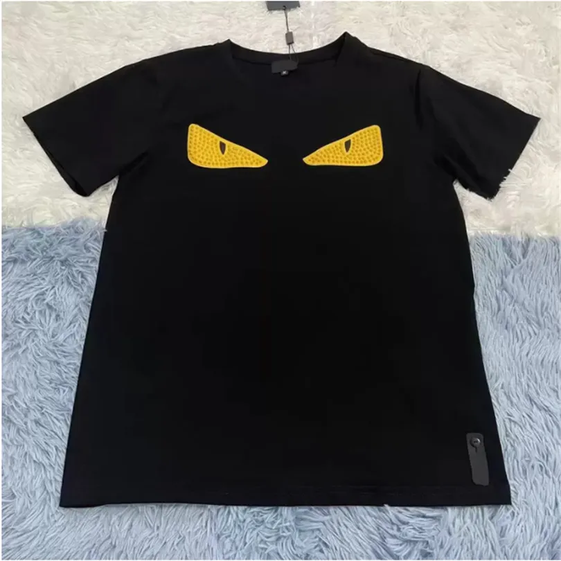 2024 MENS T SHIRT DESIGNER FÖR MEN CASUAL KVINNA Skjortor Little Monster Eye Brodery Mönster Män Loose Tees Black Man Tshirt Top Quality M-XXXL