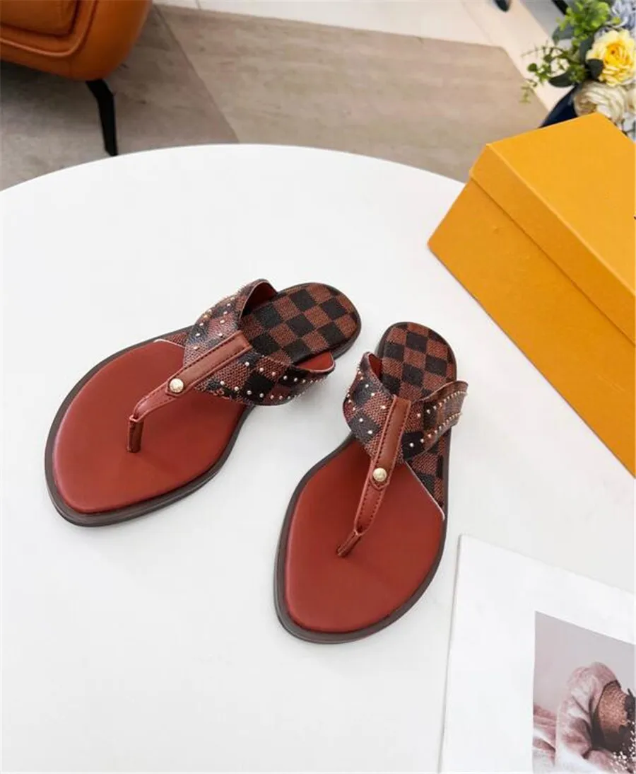 Women Men Summer Slippers bench shoes Stylish comfortable female flip flops soft sole printing genuine leather wear-resisting non slip versatile sandals L70418