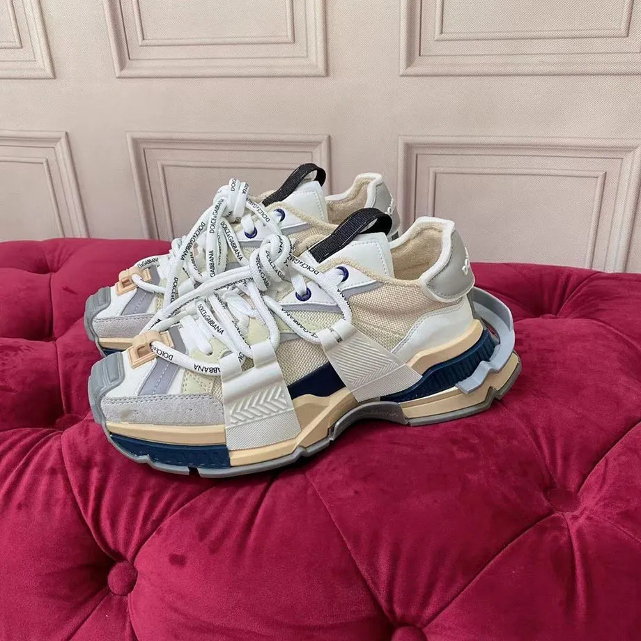 män kvinnor lyxiga stövlar designer skor sneakers i kamouflage mesh tyg gummi stud trippel svart vit beige tränare jogga promenader mlmkh000002