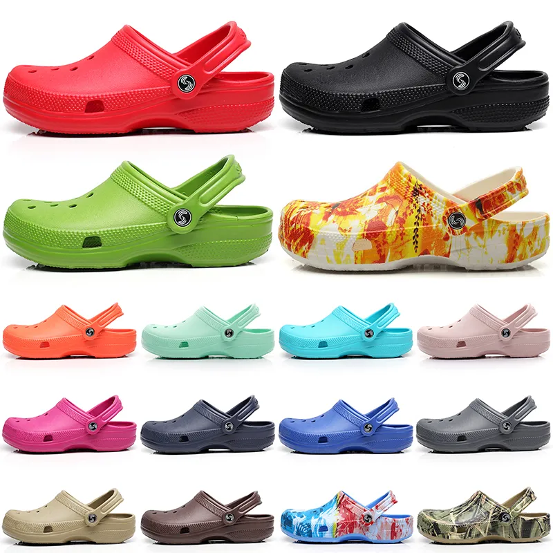 Top Clog Slides Chaussures Men Femmes Slippers Designer Platform Sandals Sneakales Summer Beach Foam Runner Sliders Outdoor Mens Sandal Sandal Clogs Trainers