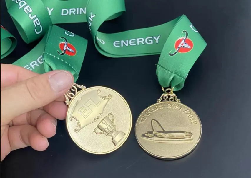 Medal zwycięzcy FA Cup 2022 EFL Carabao Gold Zwycięzcy piłkarskich mistrzostw 2019/2010 Kolekcjonerska dla fanów piłki nożnej