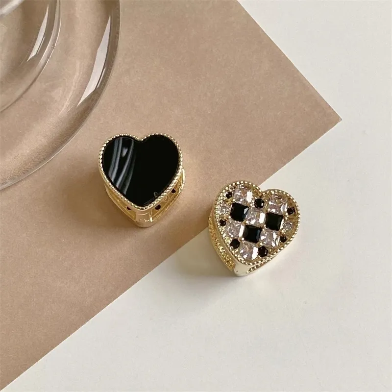 Orecchini ad anello nero asimmetrici a doppia faccia in metallo tempestato di diamanti Esportazione negli Stati Uniti
