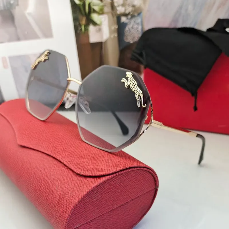 Neue Carti Hexagon Sonnenbrille Damen Designer Mode Accessoire Champagner Gold Spiegel Intarsien Leopard Gold Poliertes Metall Brillengestell Damen Sunmmer Sonnenbrillen