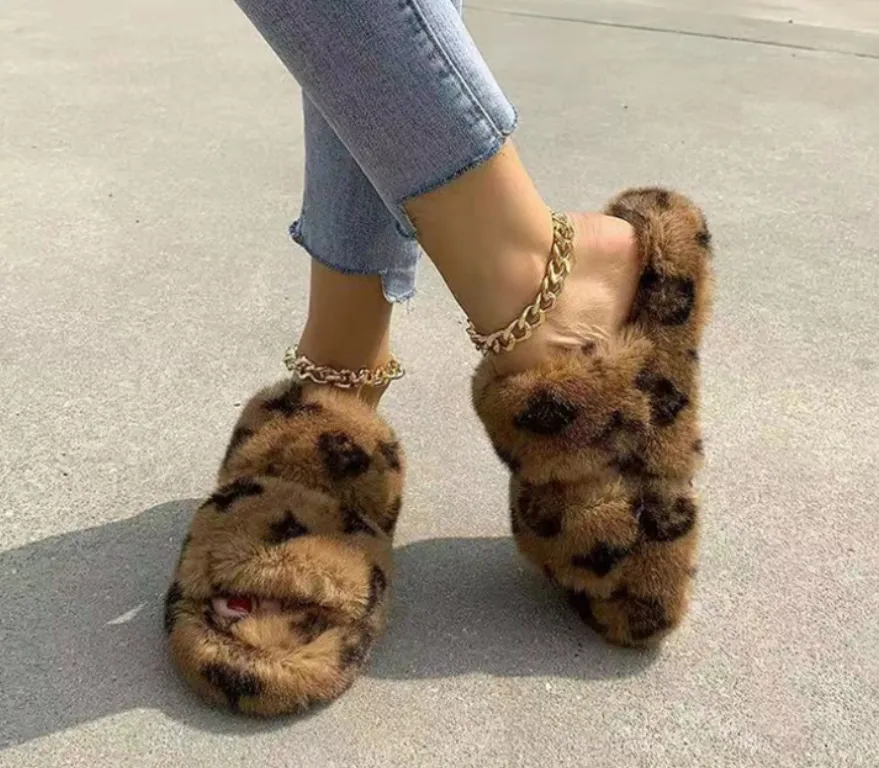 Pantofole invernali in pelliccia per interni House Full Furry Soft Fluffy Plush Platform Flats Heel Antiscivolo Scarpe di design di lusso Casual Ladies